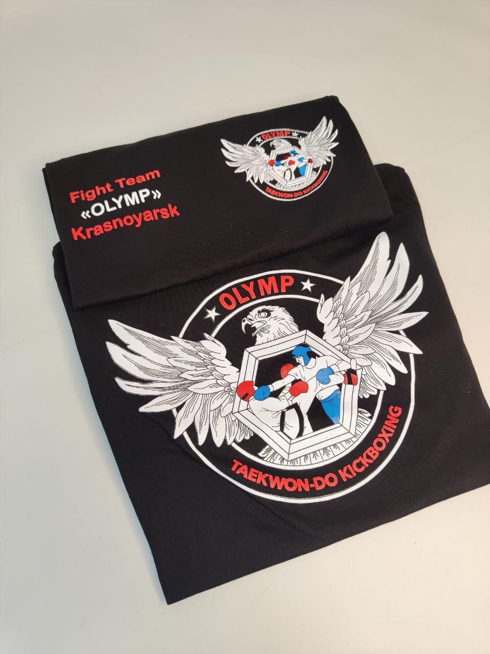 Футболки с трафаретной печатью для спортивной школы 